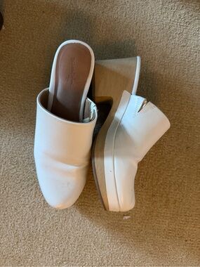 Universal Thread White Leather Slide Clogs with Wood-Effect Block Heel